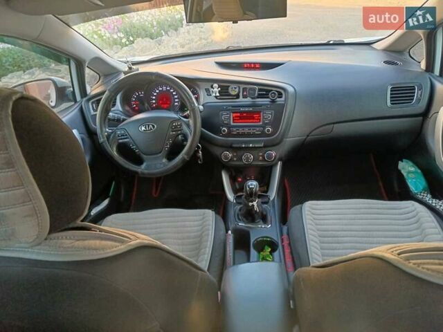 Белый Киа Сид, объемом двигателя 1.58 л и пробегом 240 тыс. км за 8700 $, фото 3 на Automoto.ua