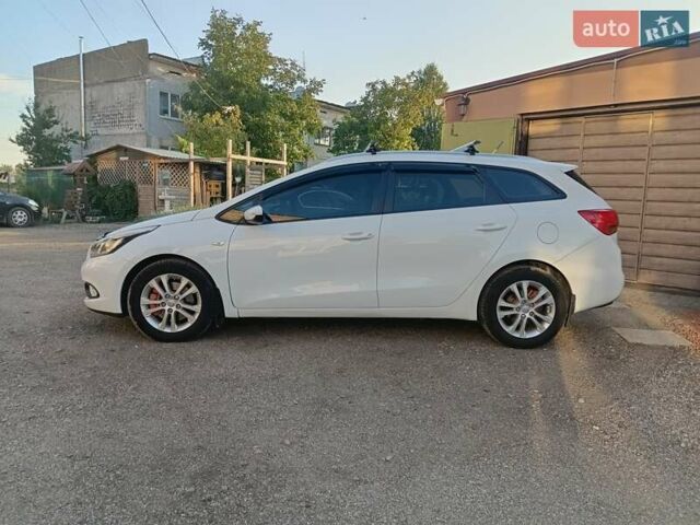 Белый Киа Сид, объемом двигателя 1.58 л и пробегом 240 тыс. км за 8700 $, фото 13 на Automoto.ua