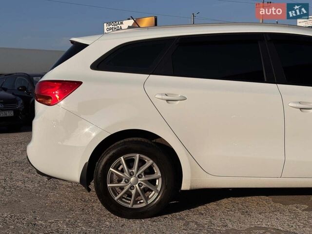 Білий Кіа Сід, об'ємом двигуна 1.6 л та пробігом 141 тис. км за 10390 $, фото 8 на Automoto.ua