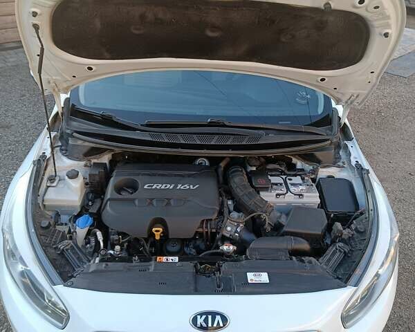 Белый Киа Сид, объемом двигателя 1.58 л и пробегом 240 тыс. км за 9800 $, фото 1 на Automoto.ua