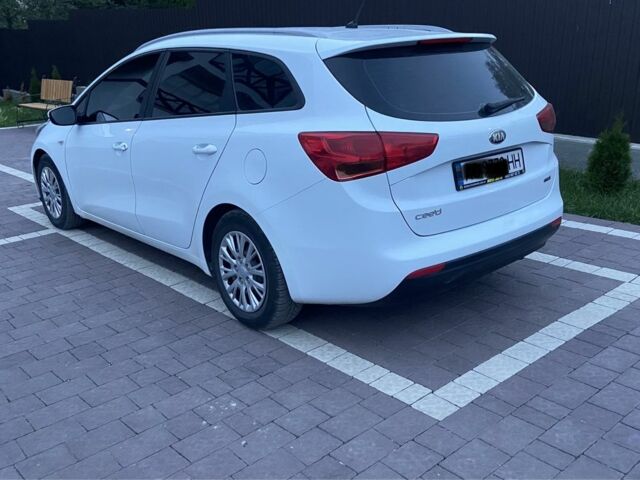 Белый Киа Сид, объемом двигателя 1.6 л и пробегом 200 тыс. км за 8100 $, фото 5 на Automoto.ua