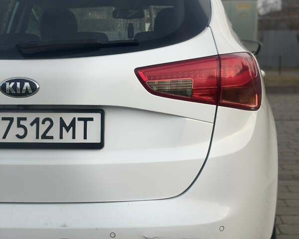 Белый Киа Сид, объемом двигателя 1.4 л и пробегом 211 тыс. км за 7850 $, фото 6 на Automoto.ua