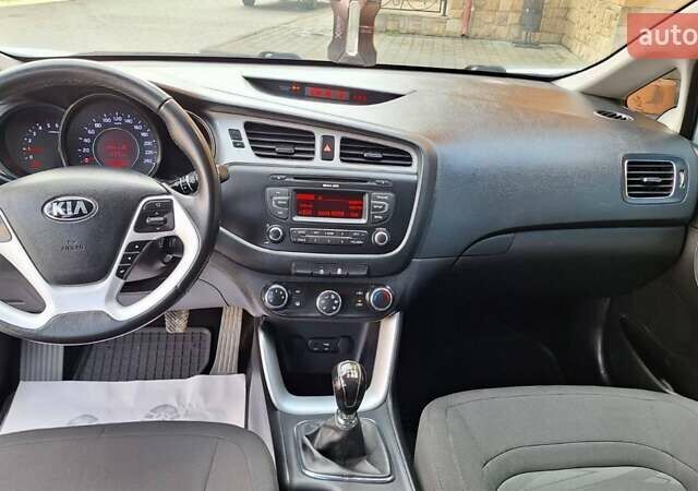 Белый Киа Сид, объемом двигателя 1.4 л и пробегом 240 тыс. км за 8999 $, фото 17 на Automoto.ua