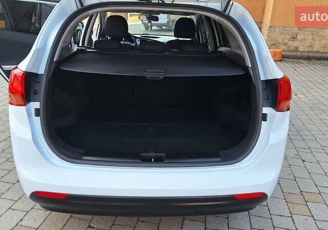 Белый Киа Сид, объемом двигателя 1.4 л и пробегом 240 тыс. км за 8999 $, фото 22 на Automoto.ua