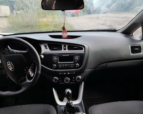 Белый Киа Сид, объемом двигателя 1.59 л и пробегом 209 тыс. км за 8300 $, фото 12 на Automoto.ua