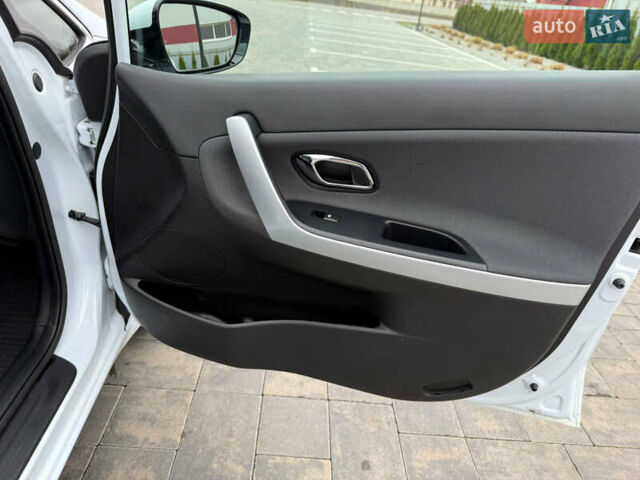 Білий Кіа Сід, об'ємом двигуна 1.6 л та пробігом 210 тис. км за 13500 $, фото 32 на Automoto.ua