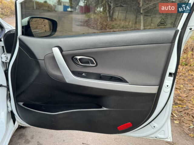 Кіа Сід 2015 у Прилуках на Automoto.ua Білий Кіа Сід, об'ємом двигуна 1.4 л та пробігом 233 тис. км за 6900 $, фото 10 на Automoto.ua
