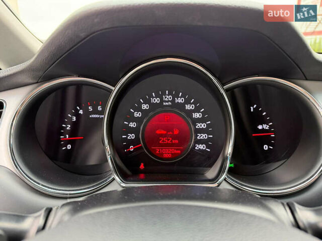 Білий Кіа Сід, об'ємом двигуна 1.6 л та пробігом 210 тис. км за 13500 $, фото 22 на Automoto.ua