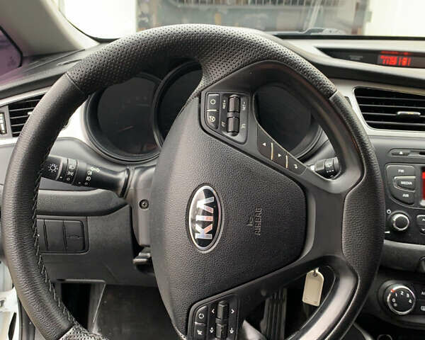 Білий Кіа Сід, об'ємом двигуна 1.6 л та пробігом 258 тис. км за 7800 $, фото 15 на Automoto.ua
