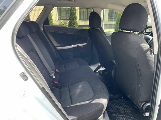 Білий Кіа Сід, об'ємом двигуна 1.6 л та пробігом 280 тис. км за 7900 $, фото 10 на Automoto.ua