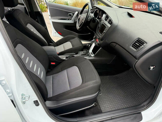 Білий Кіа Сід, об'ємом двигуна 1.6 л та пробігом 210 тис. км за 13500 $, фото 33 на Automoto.ua