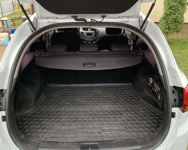 Білий Кіа Сід, об'ємом двигуна 1.6 л та пробігом 258 тис. км за 7800 $, фото 19 на Automoto.ua