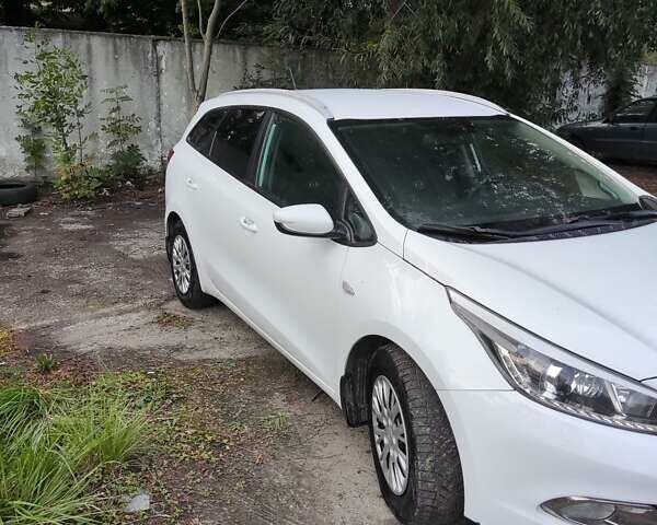 Белый Киа Сид, объемом двигателя 1.59 л и пробегом 209 тыс. км за 8300 $, фото 4 на Automoto.ua