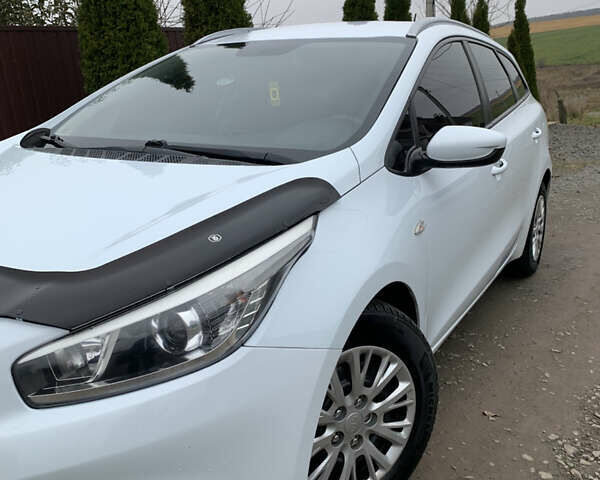 Білий Кіа Сід, об'ємом двигуна 1.6 л та пробігом 258 тис. км за 7800 $, фото 6 на Automoto.ua