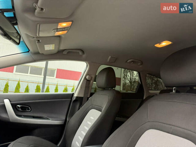 Білий Кіа Сід, об'ємом двигуна 1.6 л та пробігом 210 тис. км за 13500 $, фото 21 на Automoto.ua
