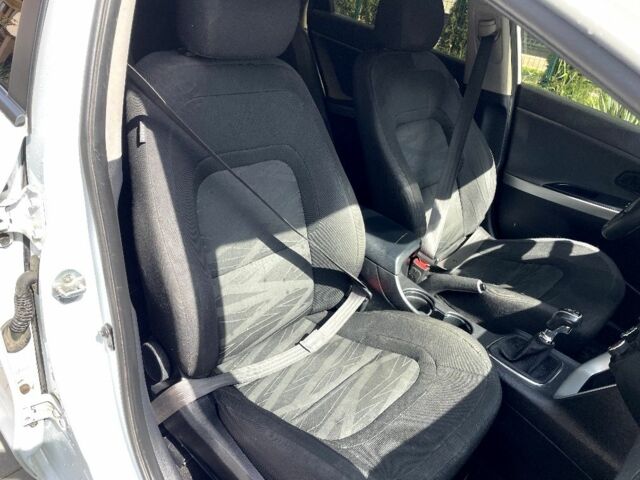 Белый Киа Сид, объемом двигателя 1.6 л и пробегом 280 тыс. км за 7900 $, фото 7 на Automoto.ua