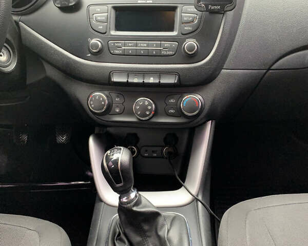 Білий Кіа Сід, об'ємом двигуна 1.6 л та пробігом 258 тис. км за 7800 $, фото 17 на Automoto.ua