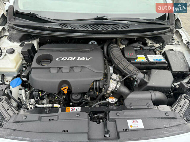 Білий Кіа Сід, об'ємом двигуна 1.6 л та пробігом 210 тис. км за 13500 $, фото 35 на Automoto.ua
