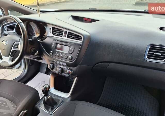 Белый Киа Сид, объемом двигателя 1.4 л и пробегом 240 тыс. км за 8999 $, фото 24 на Automoto.ua