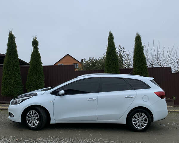 Білий Кіа Сід, об'ємом двигуна 1.6 л та пробігом 258 тис. км за 7800 $, фото 2 на Automoto.ua