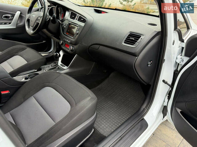 Білий Кіа Сід, об'ємом двигуна 1.6 л та пробігом 210 тис. км за 13500 $, фото 34 на Automoto.ua