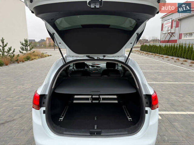 Білий Кіа Сід, об'ємом двигуна 1.6 л та пробігом 210 тис. км за 13500 $, фото 14 на Automoto.ua