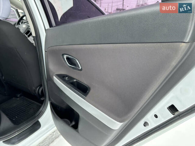 Белый Киа Сид, объемом двигателя 1.58 л и пробегом 259 тыс. км за 8499 $, фото 22 на Automoto.ua