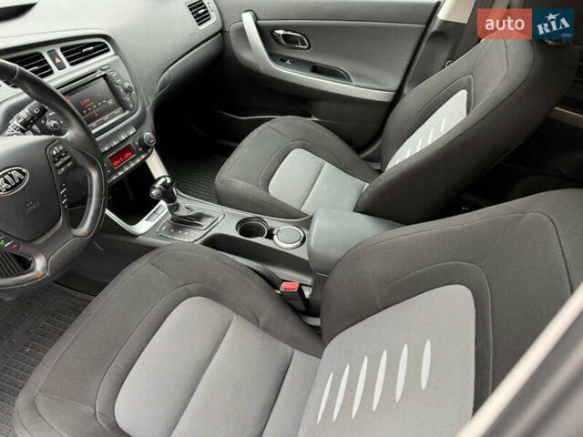 Білий Кіа Сід, об'ємом двигуна 1.6 л та пробігом 210 тис. км за 13500 $, фото 17 на Automoto.ua