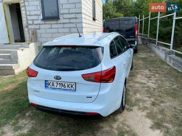 Белый Киа Сид, объемом двигателя 1.4 л и пробегом 240 тыс. км за 11500 $, фото 3 на Automoto.ua