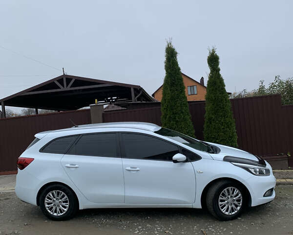 Білий Кіа Сід, об'ємом двигуна 1.6 л та пробігом 258 тис. км за 7800 $, фото 5 на Automoto.ua