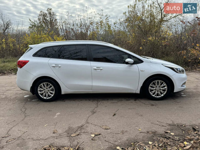 Кіа Сід 2015 у Прилуках на Automoto.ua Білий Кіа Сід, об'ємом двигуна 1.4 л та пробігом 233 тис. км за 6900 $, фото 3 на Automoto.ua