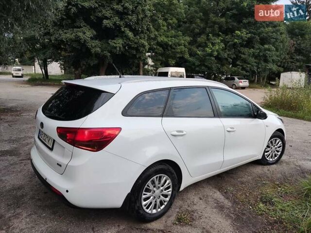 Белый Киа Сид, объемом двигателя 1.59 л и пробегом 209 тыс. км за 8300 $, фото 8 на Automoto.ua