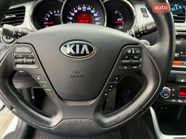 Білий Кіа Сід, об'ємом двигуна 1.6 л та пробігом 210 тис. км за 13500 $, фото 23 на Automoto.ua