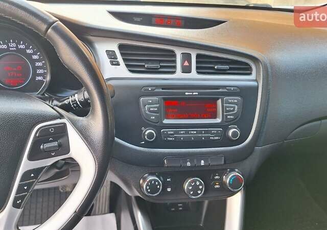 Белый Киа Сид, объемом двигателя 1.4 л и пробегом 240 тыс. км за 8999 $, фото 30 на Automoto.ua