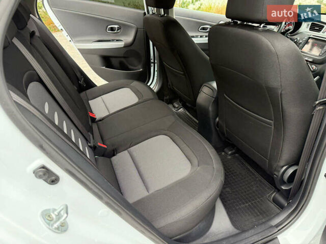 Білий Кіа Сід, об'ємом двигуна 1.6 л та пробігом 210 тис. км за 13500 $, фото 31 на Automoto.ua