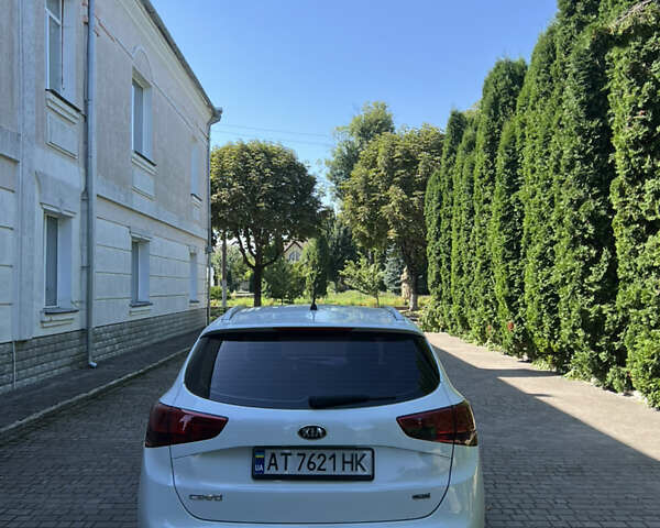 Белый Киа Сид, объемом двигателя 1.58 л и пробегом 258 тыс. км за 10800 $, фото 5 на Automoto.ua