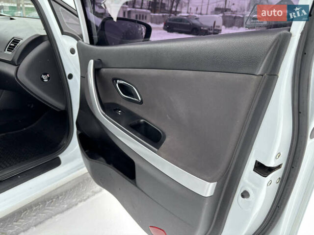 Белый Киа Сид, объемом двигателя 1.58 л и пробегом 259 тыс. км за 8499 $, фото 24 на Automoto.ua