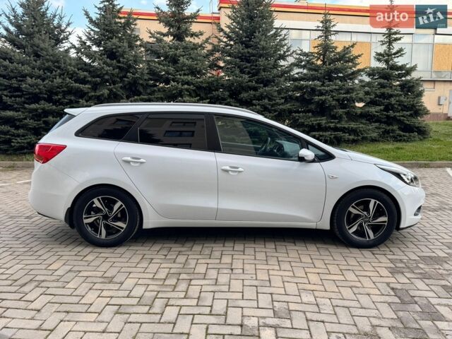 Белый Киа Сид, объемом двигателя 1.6 л и пробегом 160 тыс. км за 10500 $, фото 9 на Automoto.ua