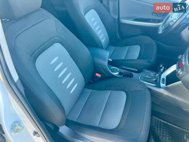 Білий Кіа Сід, об'ємом двигуна 1.6 л та пробігом 210 тис. км за 12750 $, фото 33 на Automoto.ua