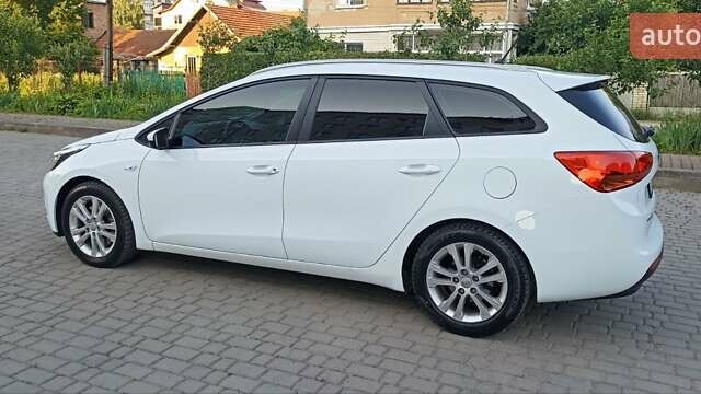 Белый Киа Сид, объемом двигателя 1.4 л и пробегом 240 тыс. км за 8999 $, фото 2 на Automoto.ua