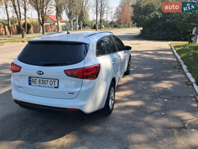Белый Киа Сид, объемом двигателя 1.58 л и пробегом 58 тыс. км за 10100 $, фото 5 на Automoto.ua