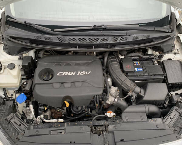 Білий Кіа Сід, об'ємом двигуна 1.6 л та пробігом 258 тис. км за 7800 $, фото 20 на Automoto.ua