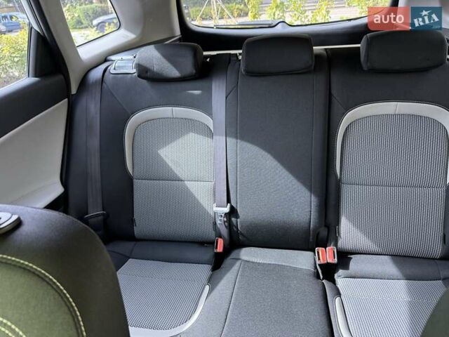 Білий Кіа Сід, об'ємом двигуна 1.59 л та пробігом 171 тис. км за 12500 $, фото 20 на Automoto.ua