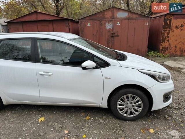 Кіа Сід 2016 у Дніпро (Дніпропетровську) на Automoto.ua Білий Кіа Сід, об'ємом двигуна 1.58 л та пробігом 197 тис. км за 8500 $, фото 5 на Automoto.ua