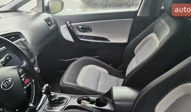 Белый Киа Сид, объемом двигателя 1.59 л и пробегом 78 тыс. км за 13500 $, фото 9 на Automoto.ua