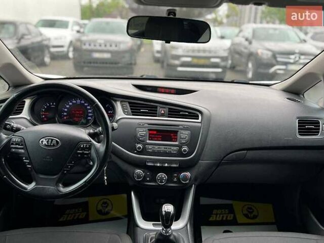 Білий Кіа Сід, об'ємом двигуна 1.4 л та пробігом 196 тис. км за 8800 $, фото 16 на Automoto.ua
