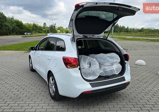 Белый Киа Сид, объемом двигателя 1.4 л и пробегом 196 тыс. км за 9400 $, фото 28 на Automoto.ua