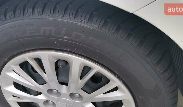 Белый Киа Сид, объемом двигателя 1.59 л и пробегом 78 тыс. км за 13500 $, фото 3 на Automoto.ua