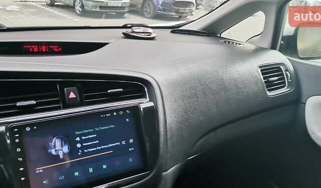 Белый Киа Сид, объемом двигателя 1.59 л и пробегом 78 тыс. км за 13500 $, фото 7 на Automoto.ua