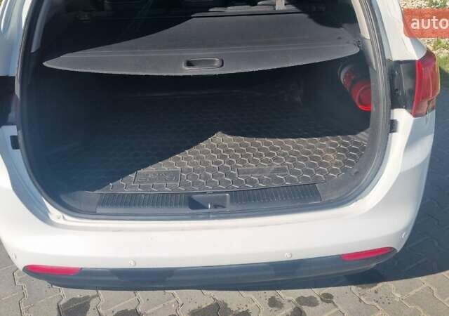 Белый Киа Сид, объемом двигателя 1.58 л и пробегом 138 тыс. км за 14900 $, фото 9 на Automoto.ua